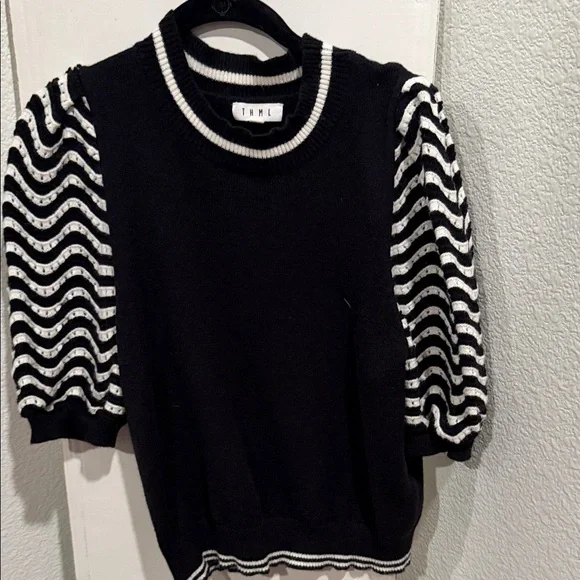 THML Black and White Puff Sleeve Blouse - Picture 1 of 1